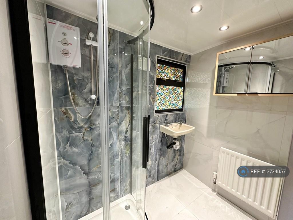 Bedroom 1 - Ensuite