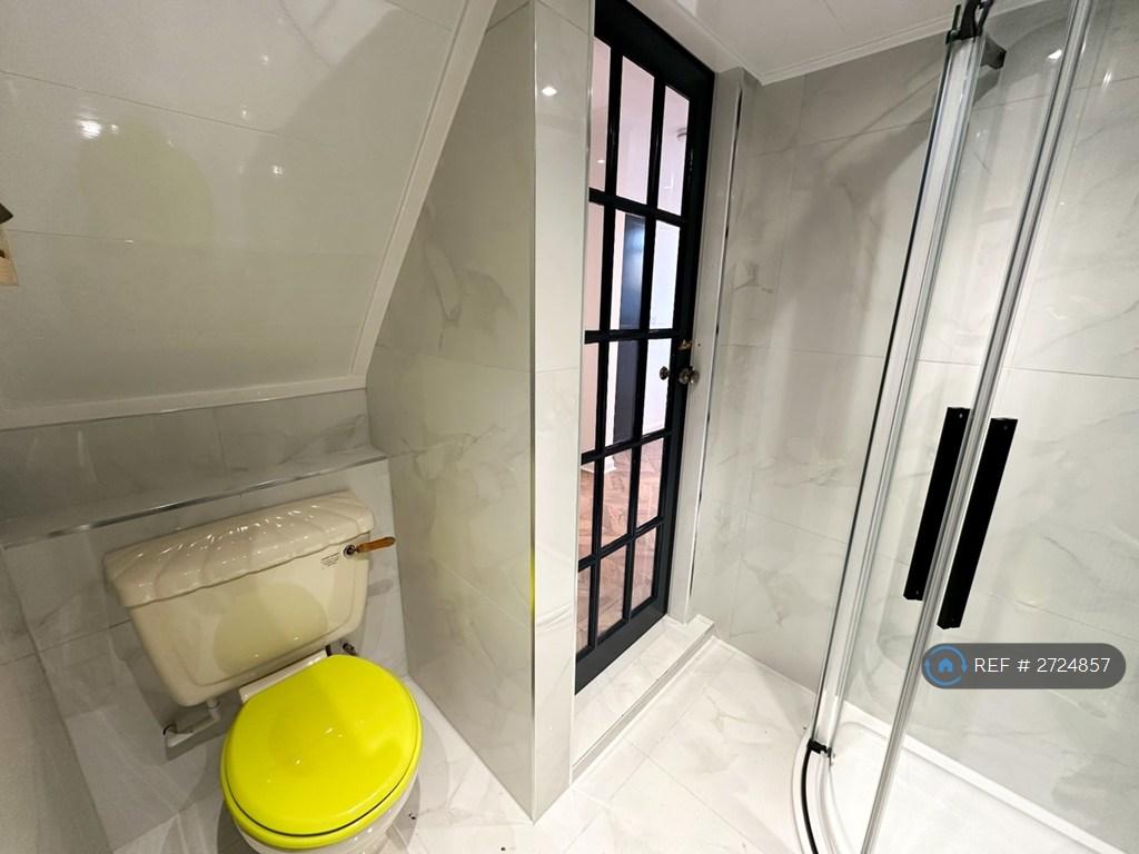 Bedroom 1 - Ensuite