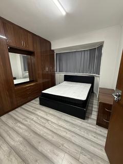 2 bedroom flat to rent, Thorncliffe Road, Southall UB2