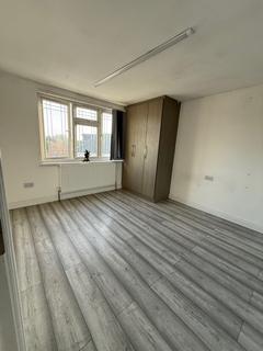2 bedroom flat to rent, Thorncliffe Road, Southall UB2