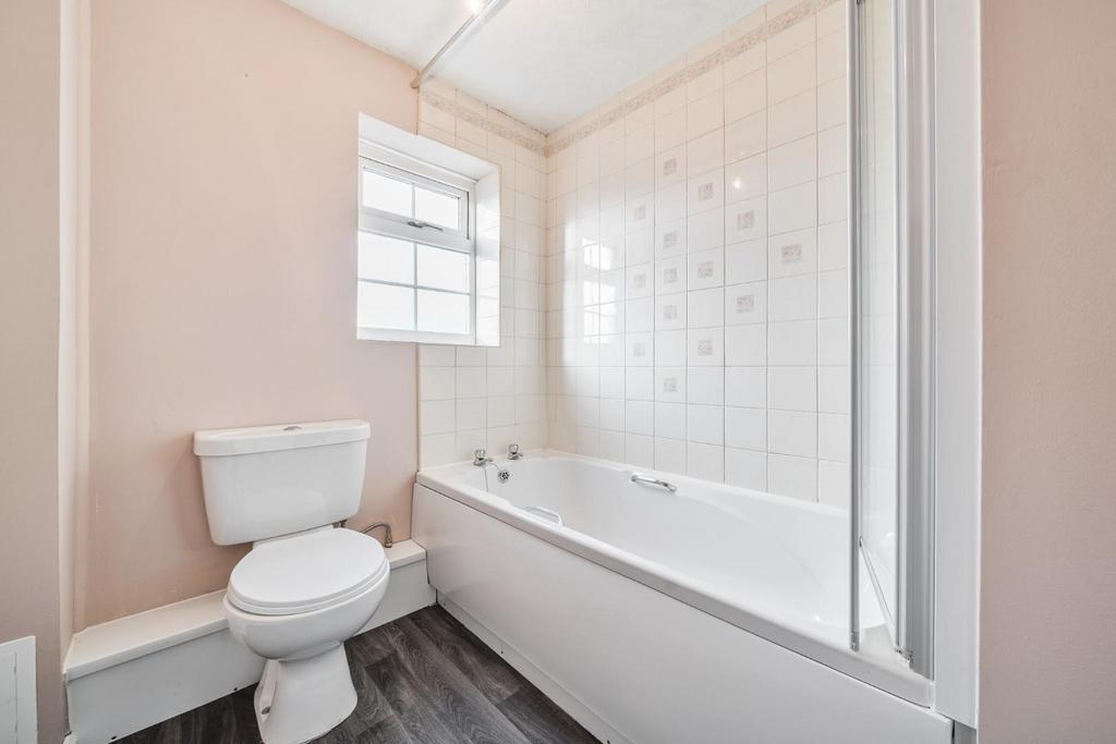 2nd view BATHROOM.jpg