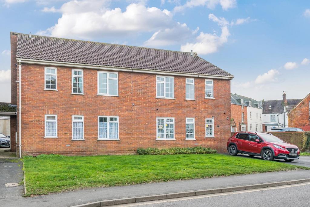 2nd view PROPERTY FROM ROAD.jpg