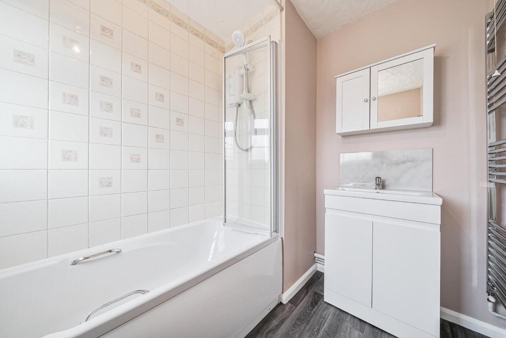 BATHROOM with sepate SHOWER over bath.jpg