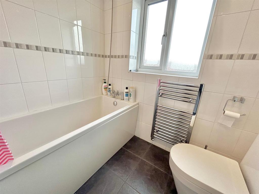 Bathroom 2.jpg