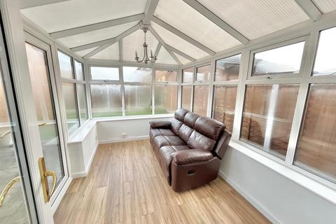 3 bedroom detached house for sale, Bexhill Drive, Leigh