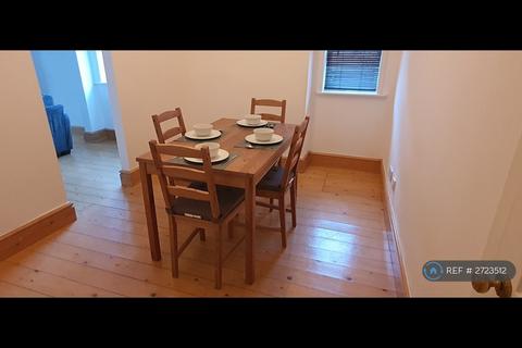 3 bedroom end of terrace house to rent, Worsley Road, Eccles, Manchester, M30