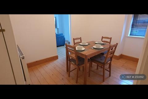 3 bedroom end of terrace house to rent, Worsley Road, Eccles, Manchester, M30