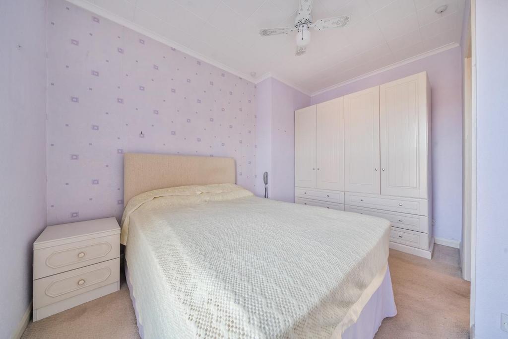 MASTER BEDROOM.jpg