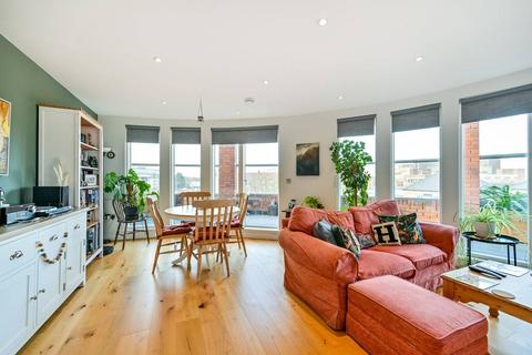 3 bedroom flat for sale, Coombe Road, Kingston, Kingston Upon Thames, KT2