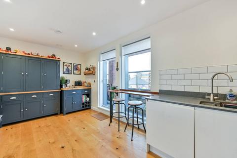 3 bedroom flat for sale, Coombe Road, Kingston, Kingston Upon Thames, KT2