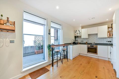 3 bedroom flat for sale, Coombe Road, Kingston, Kingston Upon Thames, KT2