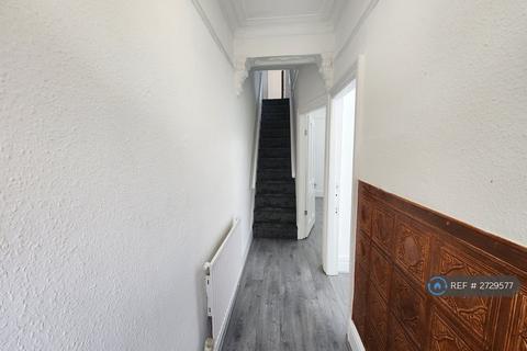 3 bedroom terraced house to rent, Priory Avenue, Salford, M7