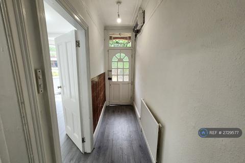3 bedroom terraced house to rent, Priory Avenue, Salford, M7