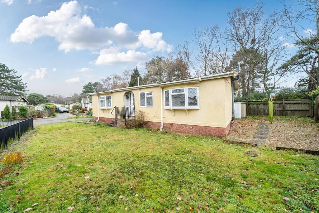 OUTSIDE incl SIDE gravelled AREA.jpg