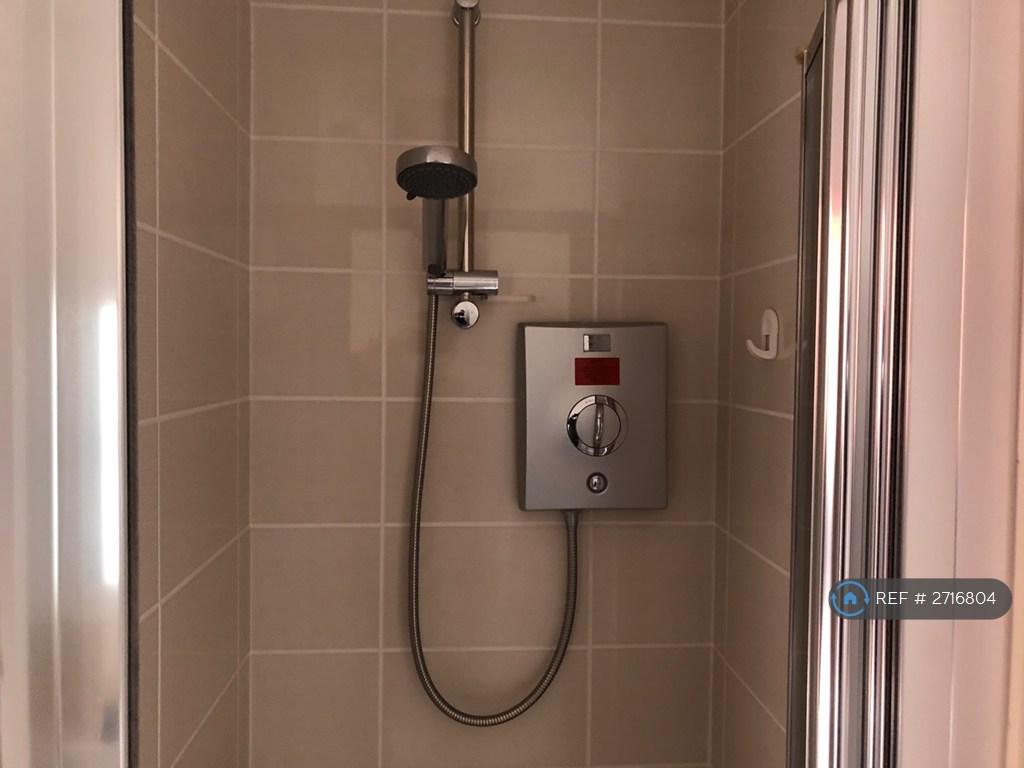 Ensuite Shower To Main Bedroom