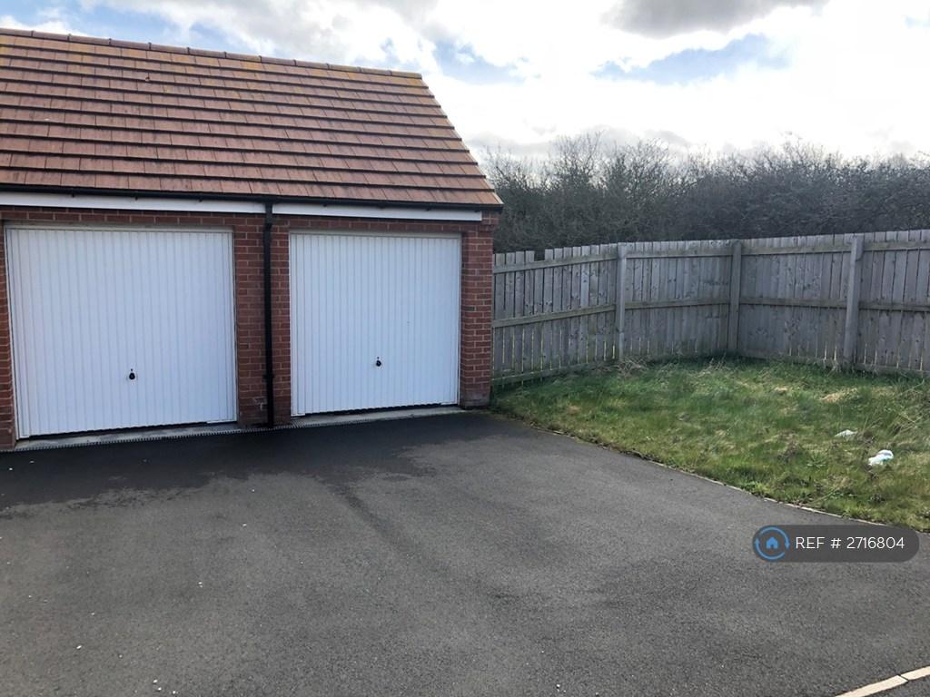 Single Garage With Parking Bay