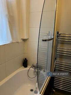 1 bedroom in a flat share to rent, Gordon Road, London, N3