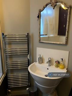 1 bedroom in a flat share to rent, Gordon Road, London, N3