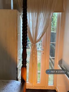 1 bedroom in a flat share to rent, Gordon Road, London, N3
