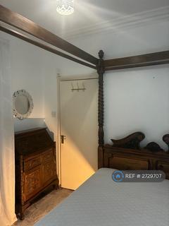 1 bedroom in a flat share to rent, Gordon Road, London, N3