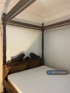 1 bedroom in a flat share to rent, Gordon Road, London, N3
