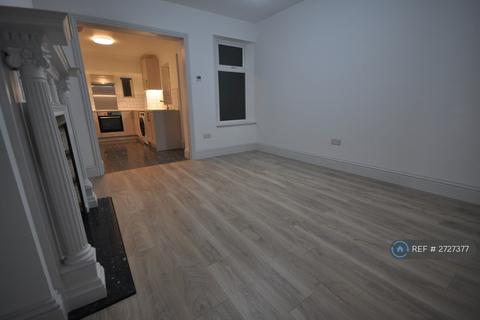 4 bedroom detached house to rent, New Haw Road, Addlestone, KT15