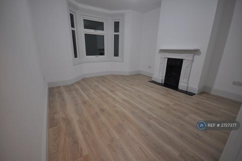 4 bedroom detached house to rent, New Haw Road, Addlestone, KT15