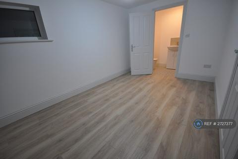4 bedroom detached house to rent, New Haw Road, Addlestone, KT15