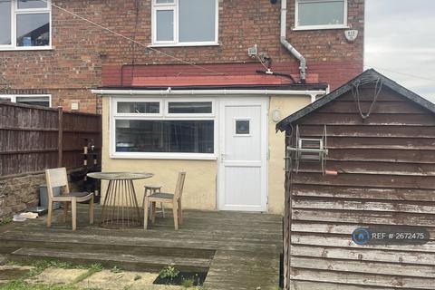 3 bedroom semi-detached house to rent, Hadbury Road, Nottingham, NG5