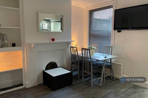 1 bedroom in a house share to rent, Tring Road, Aylesbury, HP20