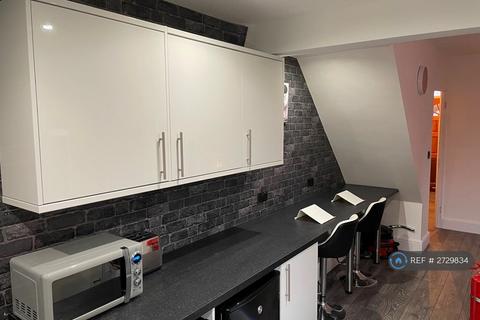 1 bedroom in a house share to rent, Tring Road, Aylesbury, HP20