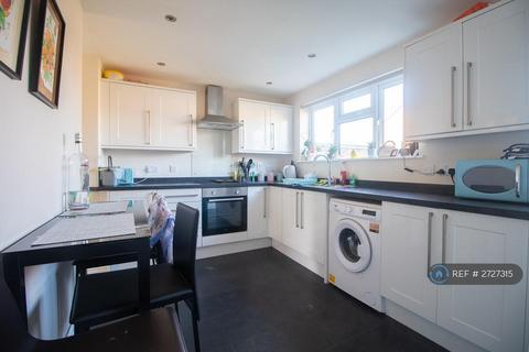 3 bedroom end of terrace house to rent, Albert Road, Bracknell, RG42