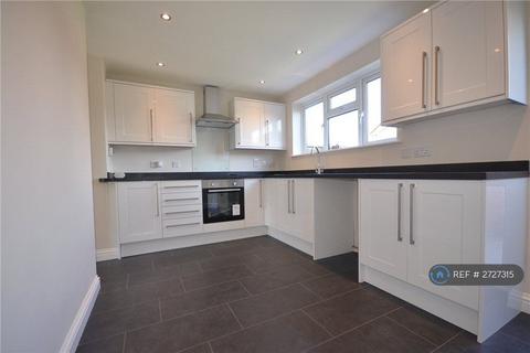 3 bedroom end of terrace house to rent, Albert Road, Bracknell, RG42