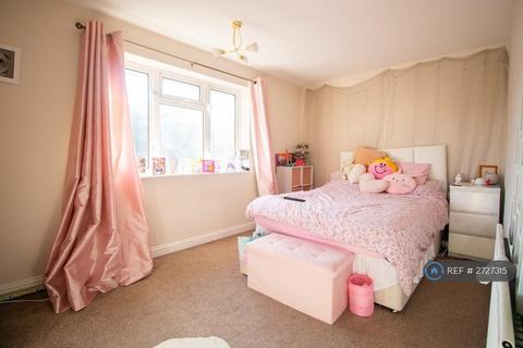 3 bedroom end of terrace house to rent, Albert Road, Bracknell, RG42