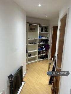 2 bedroom flat to rent, Hopton Road, London, SE18