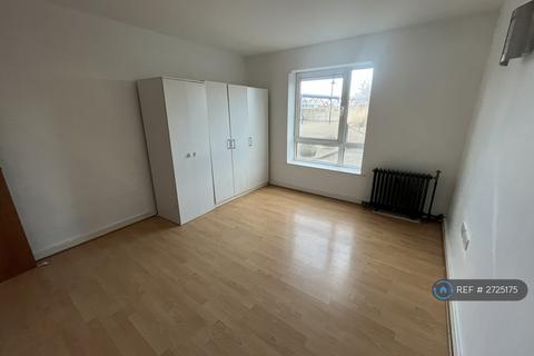 2 bedroom flat to rent, Hopton Road, London, SE18