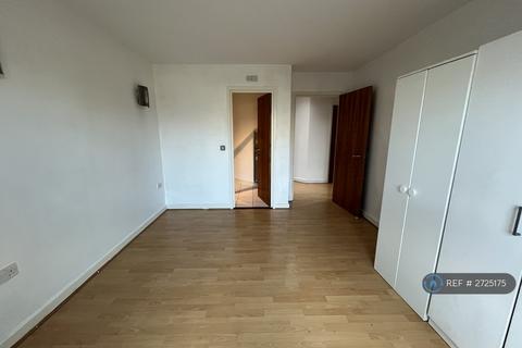 2 bedroom flat to rent, Hopton Road, London, SE18