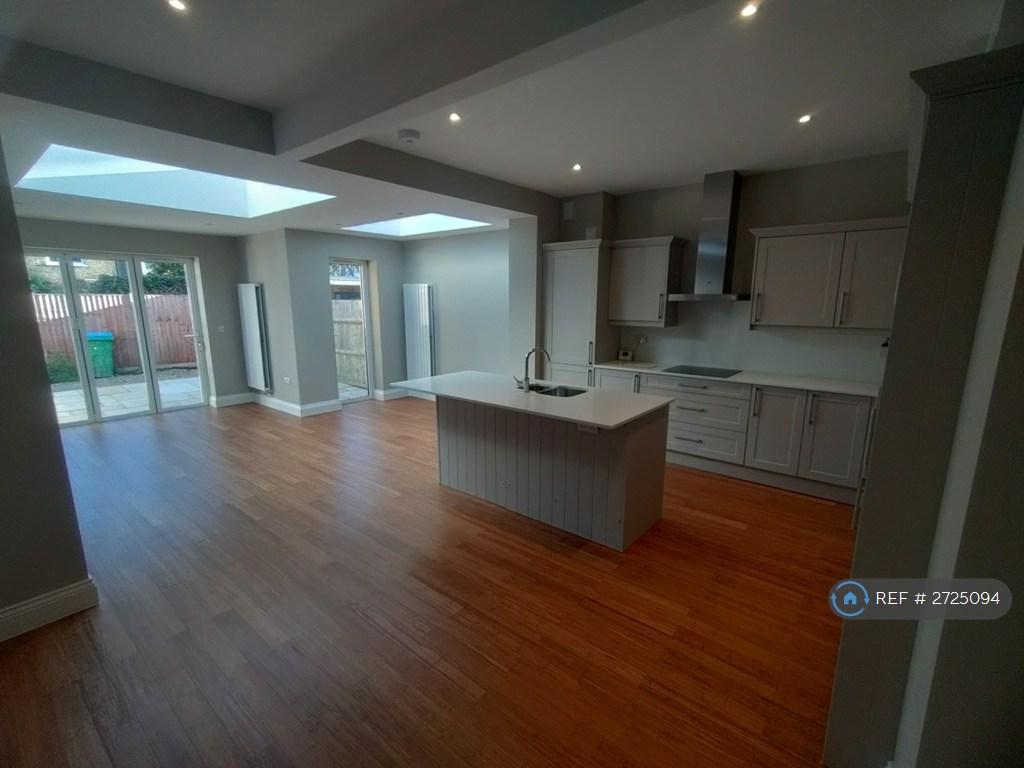 Kitchen / Living Room