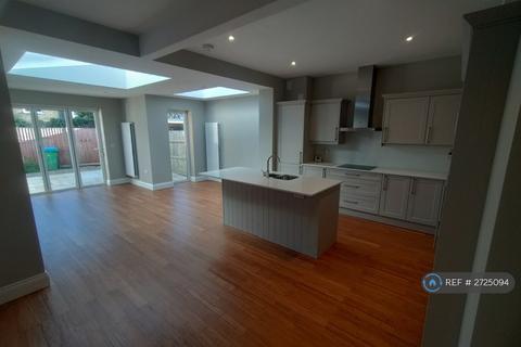 undefined, St. Margarets Road, Twickenham, TW1