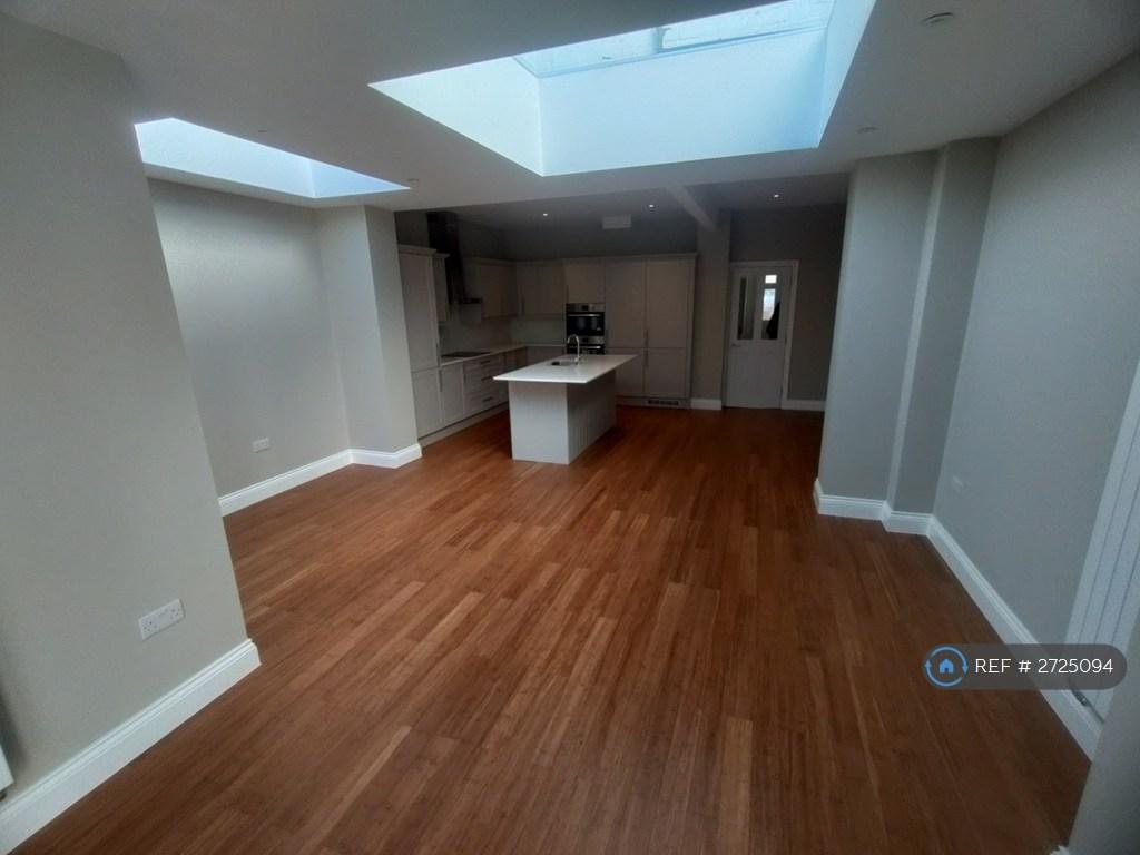 Kitchen / Living Room