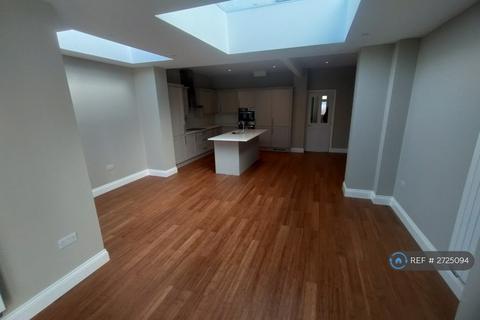 undefined, St. Margarets Road, Twickenham, TW1