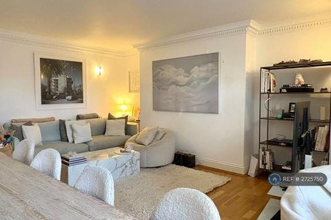 2 bedroom flat to rent, Albert Terrace, London, NW1