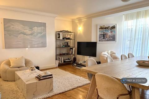 2 bedroom flat to rent, Albert Terrace, London, NW1