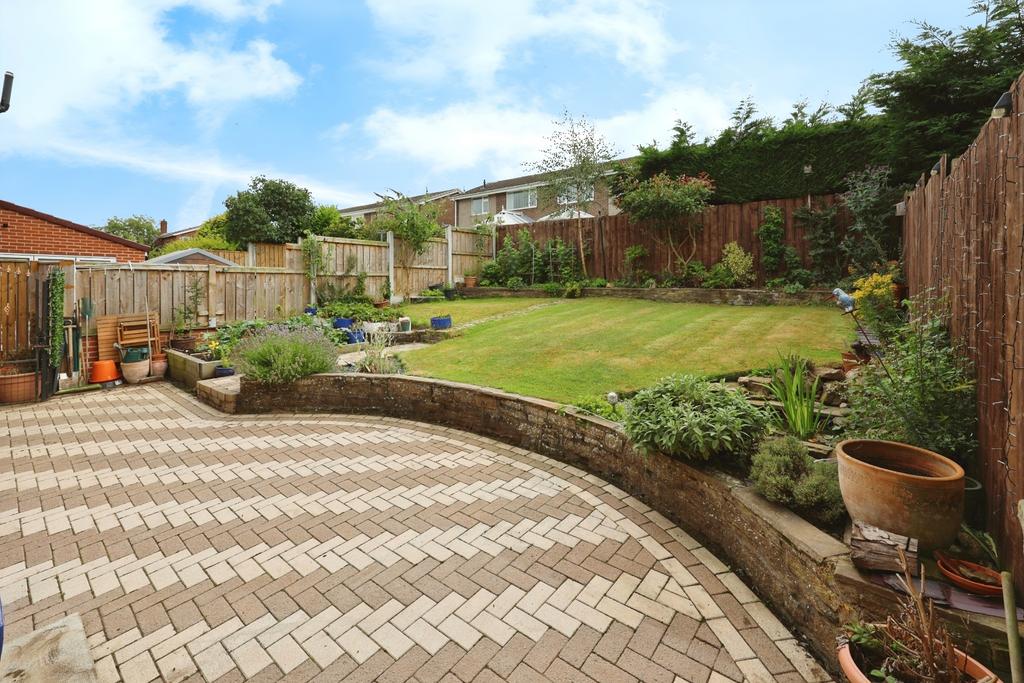 Pbox-garden-312205.JPG