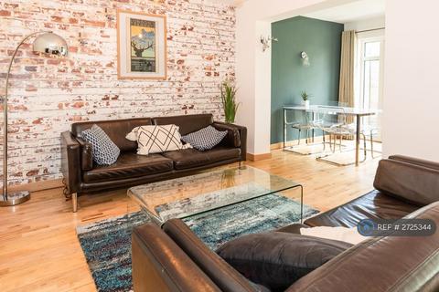 1 bedroom in a house share to rent, Anderson Drive, Ashford, TW15