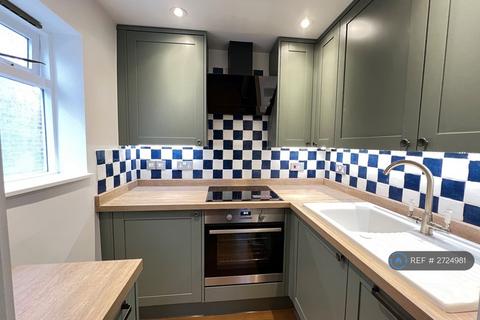 2 bedroom flat to rent, Crouch Hall Road, London, N8
