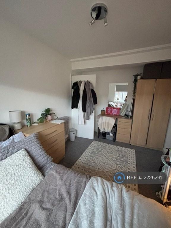 Room b