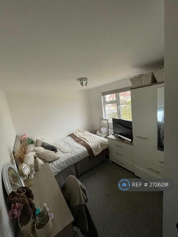 Room e