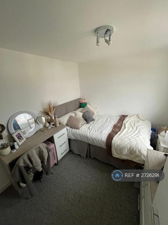 Room e