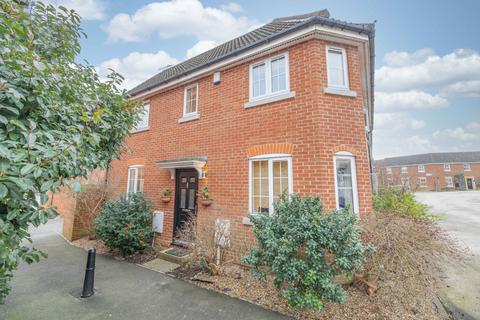 3 bedroom end of terrace house for sale, Deyley Way, Ashford, Kent, TN23